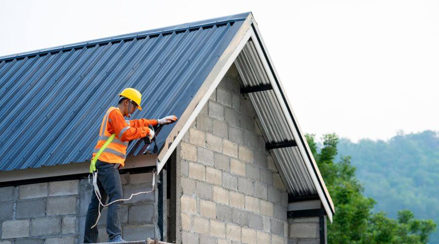 Professional gutter cleaning in Moselle, MS